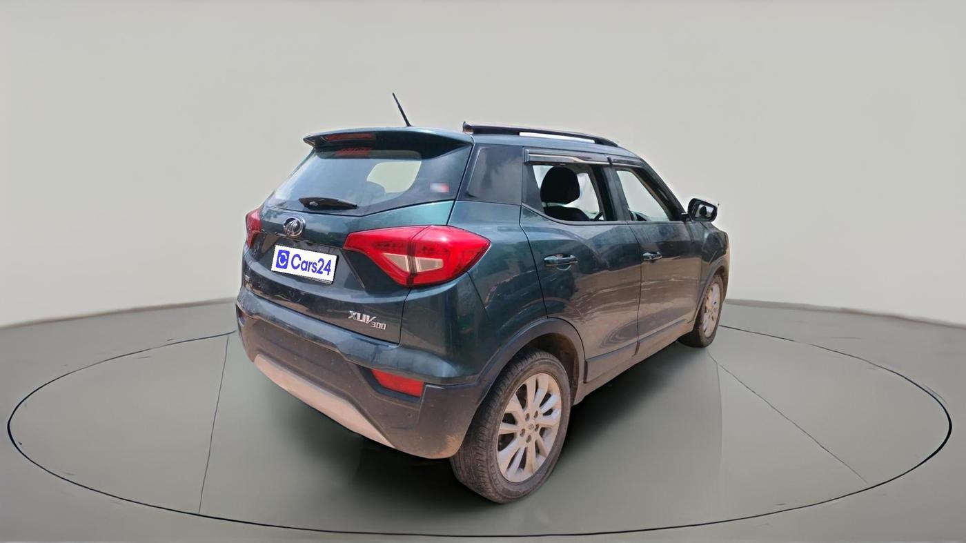 2021 Mahindra XUV300 W8 1.2 PETROL, Petrol, Manual, 32,077 km, exterior