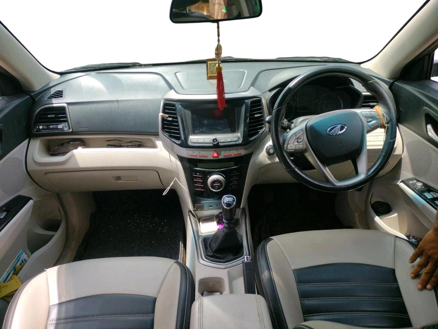 2021 Mahindra XUV300 W8 1.2 PETROL, Petrol, Manual, 32,077 km, interior