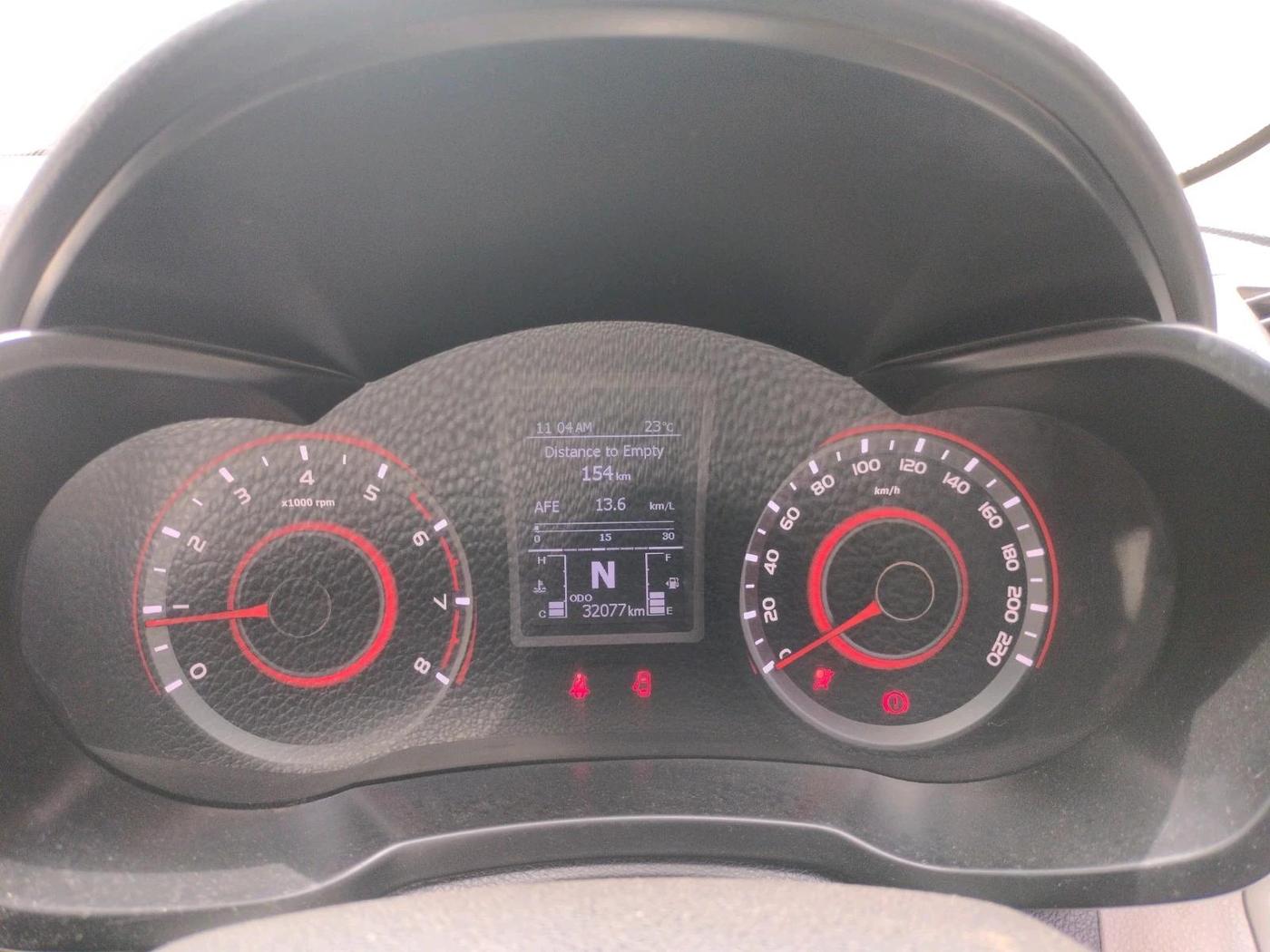 2021 Mahindra XUV300 W8 1.2 PETROL, Petrol, Manual, 32,077 km, interior