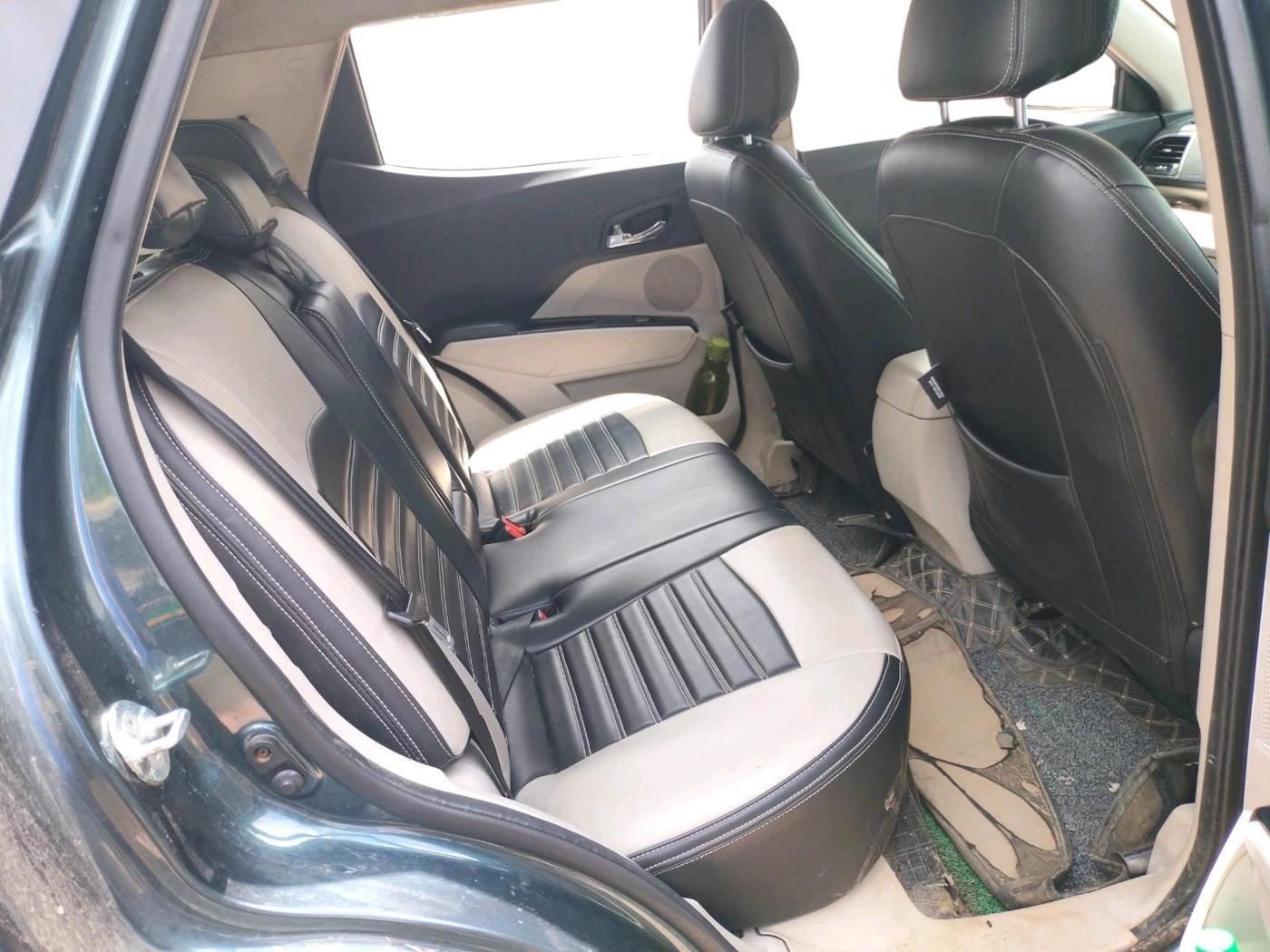2021 Mahindra XUV300 W8 1.2 PETROL, Petrol, Manual, 32,077 km, interior