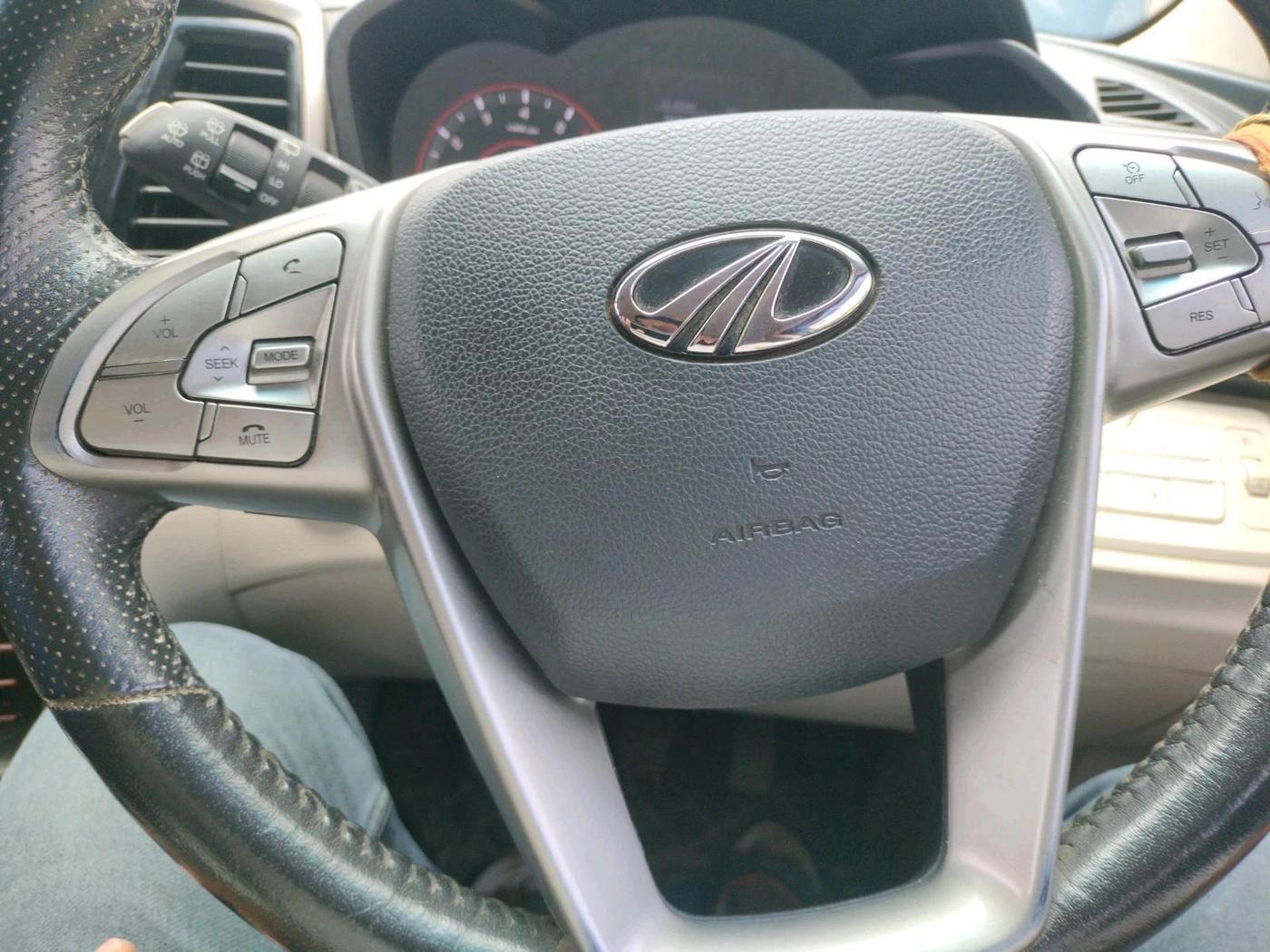 2021 Mahindra XUV300 W8 1.2 PETROL, Petrol, Manual, 32,077 km, interior