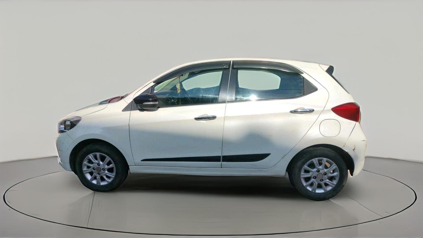2017 Tata Tiago XZ PETROL, Petrol, Manual, 84,186 km, exterior