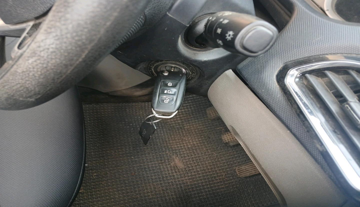 2017 Tata Tiago XZ PETROL, Petrol, Manual, 61,920 km, interior