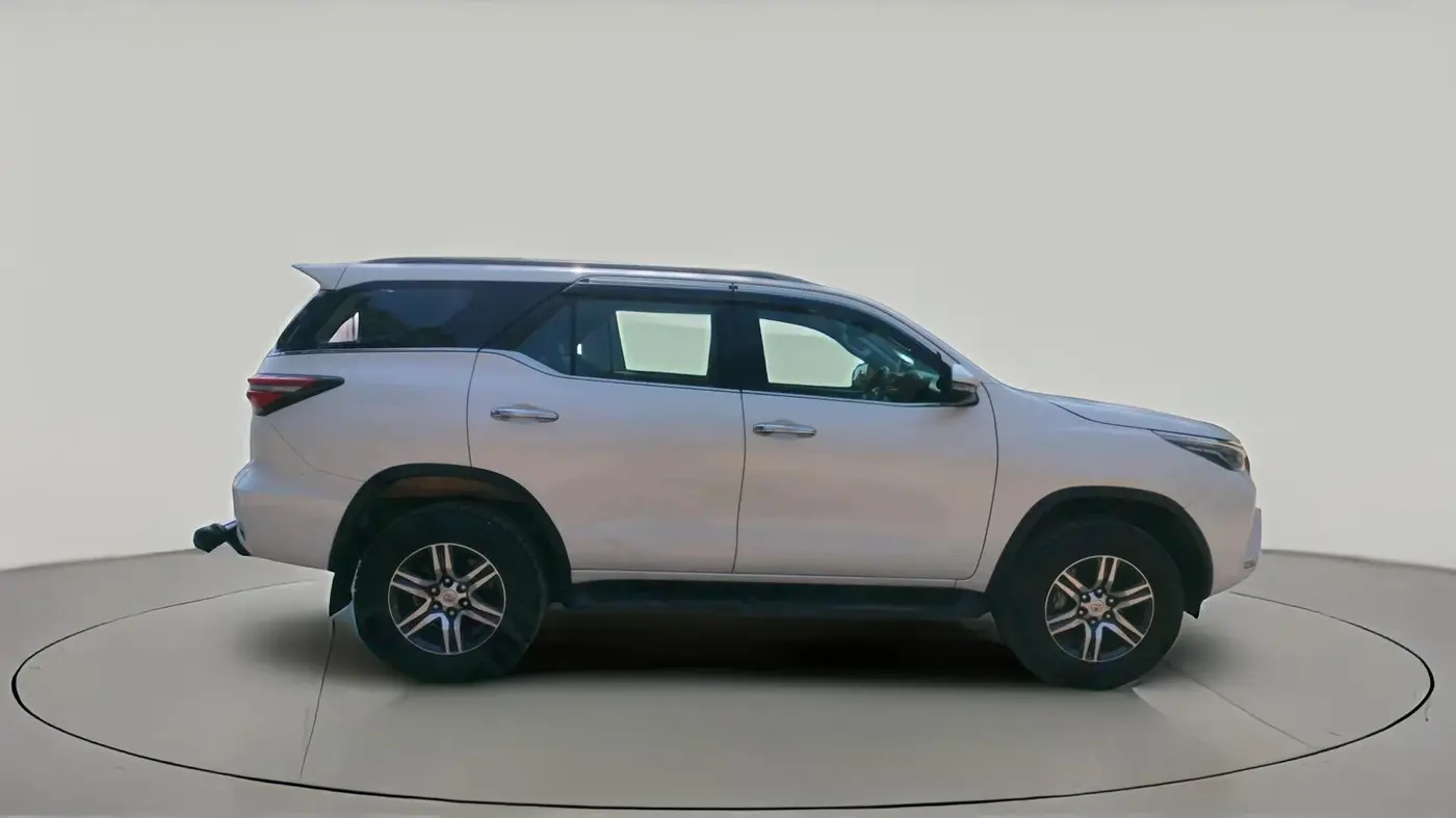 2024 Toyota Fortuner 4X2 MT 2.8 DIESEL, Diesel, Manual, 20,066 km, exterior