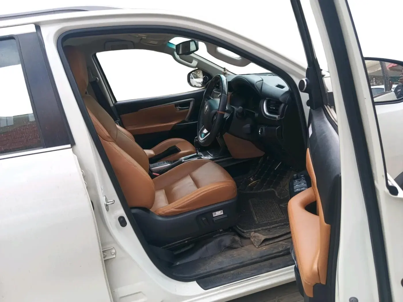 2022 Toyota Fortuner 4X2 AT 2.8 DIESEL, Diesel, Automatic, 66,590 km, interior