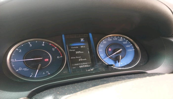 2022 Toyota Fortuner 4X2 AT 2.8 DIESEL, Diesel, Automatic, 66,590 km, interior