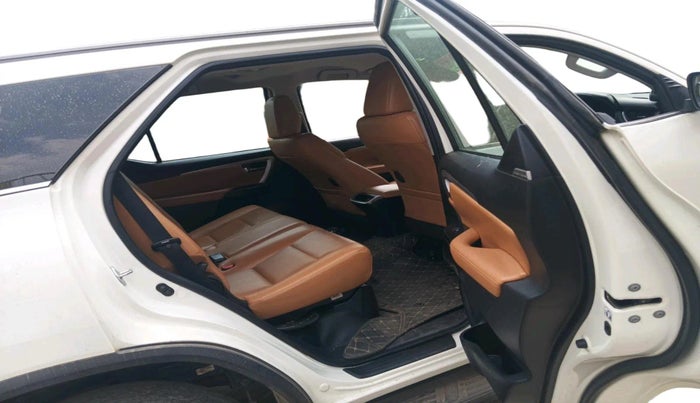 2022 Toyota Fortuner 4X2 AT 2.8 DIESEL, Diesel, Automatic, 66,590 km, interior