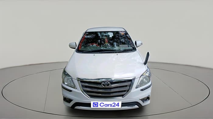 2014 Toyota Innova 2.5 VX 8 STR, Diesel, Manual, 11,564 km, exterior