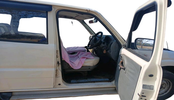 2011 Mahindra Scorpio 2.5 TURBO 7 STR, Diesel, Manual, 1,00,000 km, interior