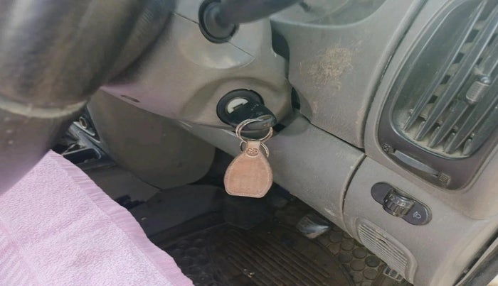 2011 Mahindra Scorpio 2.5 TURBO 7 STR, Diesel, Manual, 1,00,000 km, interior