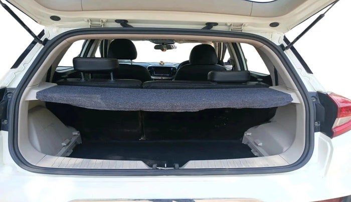 2022 Mahindra XUV300 W8 1.2 PETROL, Petrol, Manual, 35,359 km, exterior