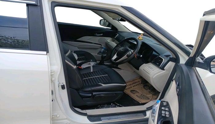 2022 Mahindra XUV300 W8 1.2 PETROL, Petrol, Manual, 35,359 km, interior