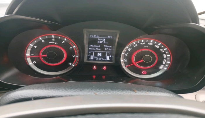 2022 Mahindra XUV300 W8 1.2 PETROL, Petrol, Manual, 35,359 km, interior