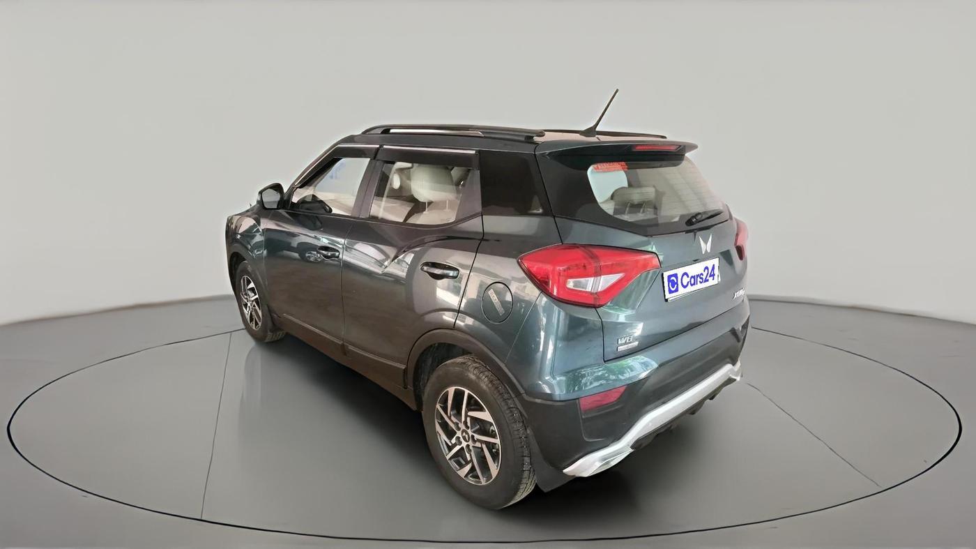 2022 Mahindra XUV300 W8 (O) 1.2 PETROL AMT, Petrol, Automatic, 14,833 km, exterior