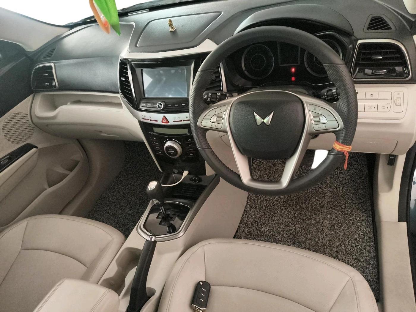 2022 Mahindra XUV300 W8 (O) 1.2 PETROL AMT, Petrol, Automatic, 14,833 km, interior