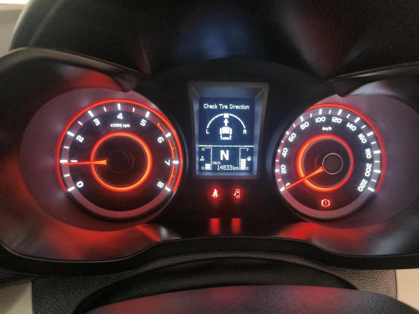 2022 Mahindra XUV300 W8 (O) 1.2 PETROL AMT, Petrol, Automatic, 14,833 km, interior