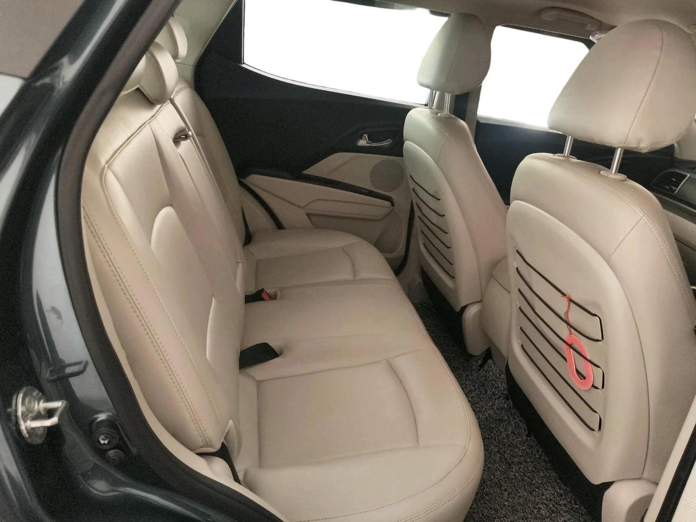 2022 Mahindra XUV300 W8 (O) 1.2 PETROL AMT, Petrol, Automatic, 14,833 km, interior