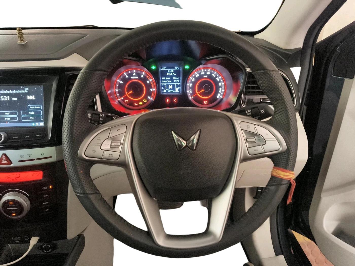 2022 Mahindra XUV300 W8 (O) 1.2 PETROL AMT, Petrol, Automatic, 14,833 km, interior