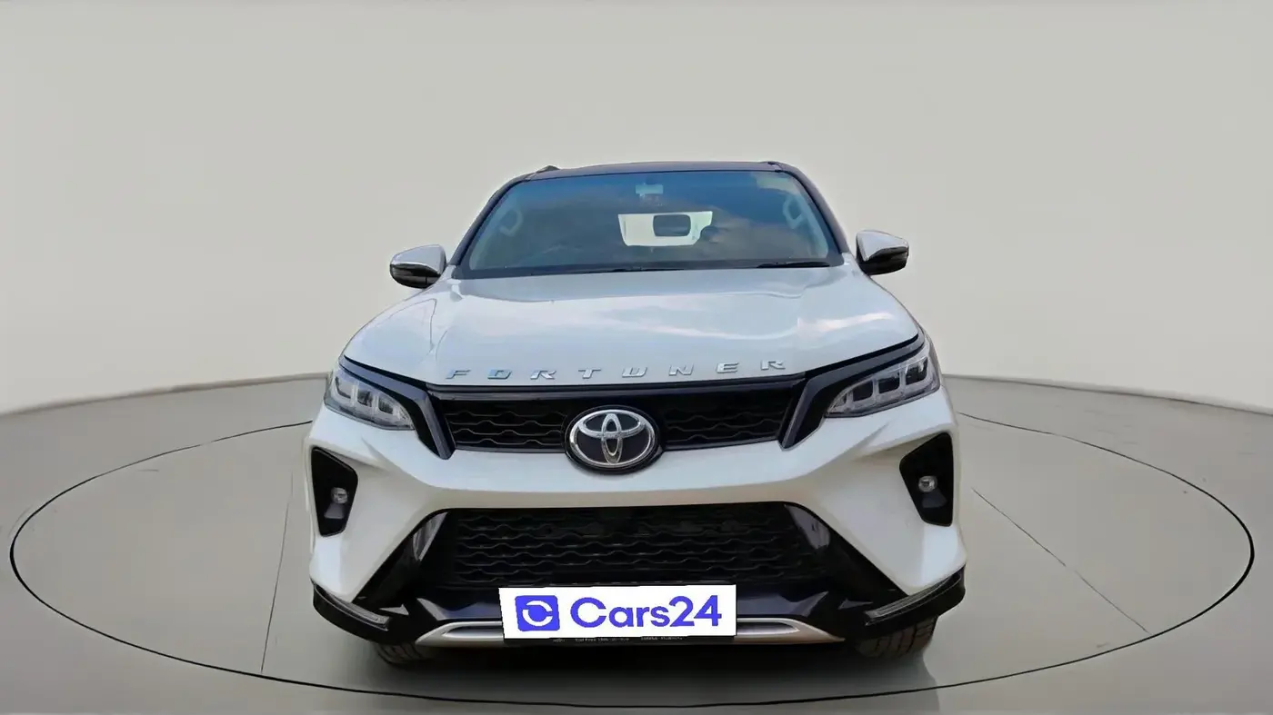 2025 Toyota Fortuner 4X4 AT 2.8 LEGENDER, Diesel, Automatic, 13,867 km, exterior