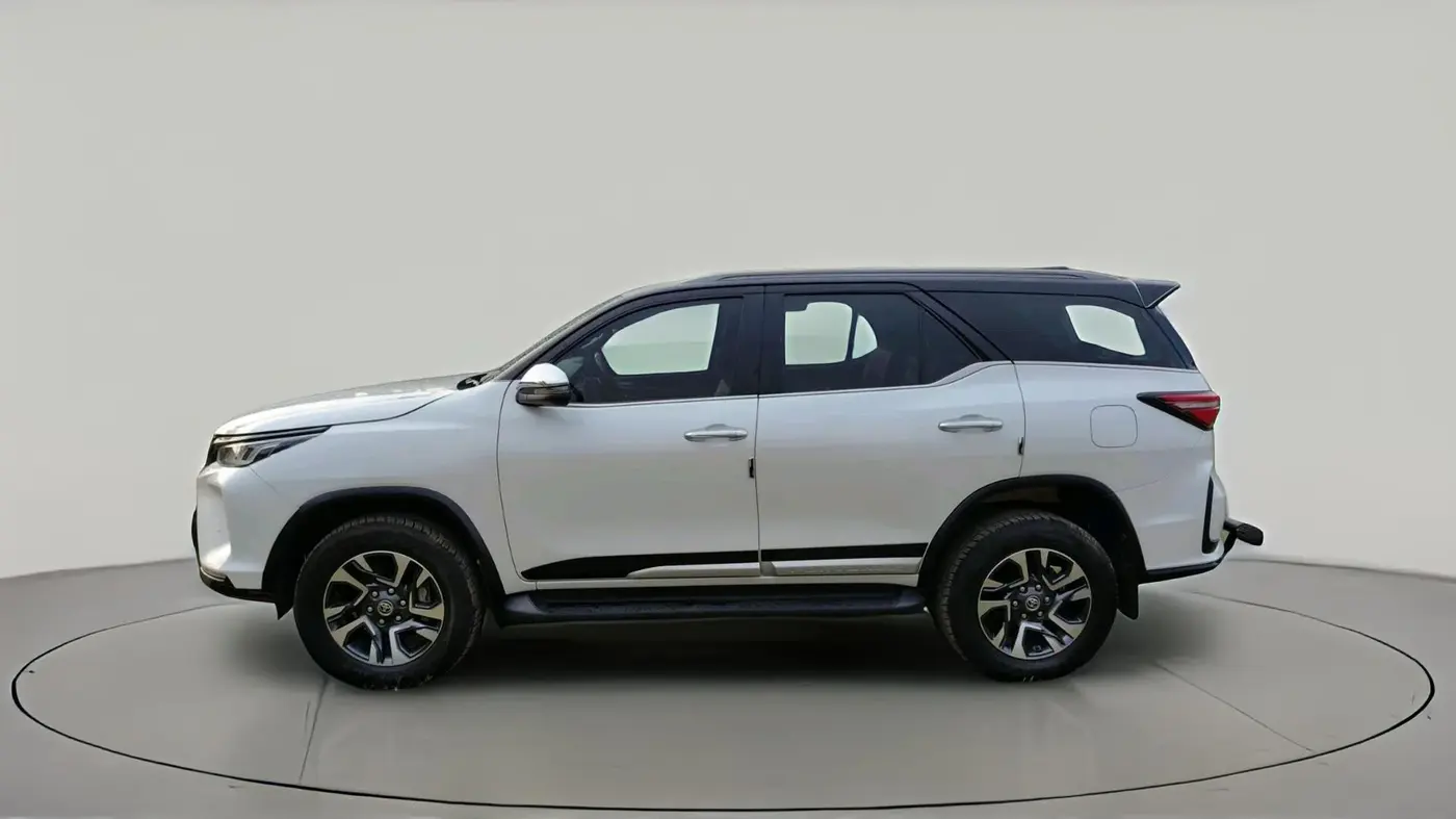 2025 Toyota Fortuner 4X4 AT 2.8 LEGENDER, Diesel, Automatic, 13,867 km, exterior