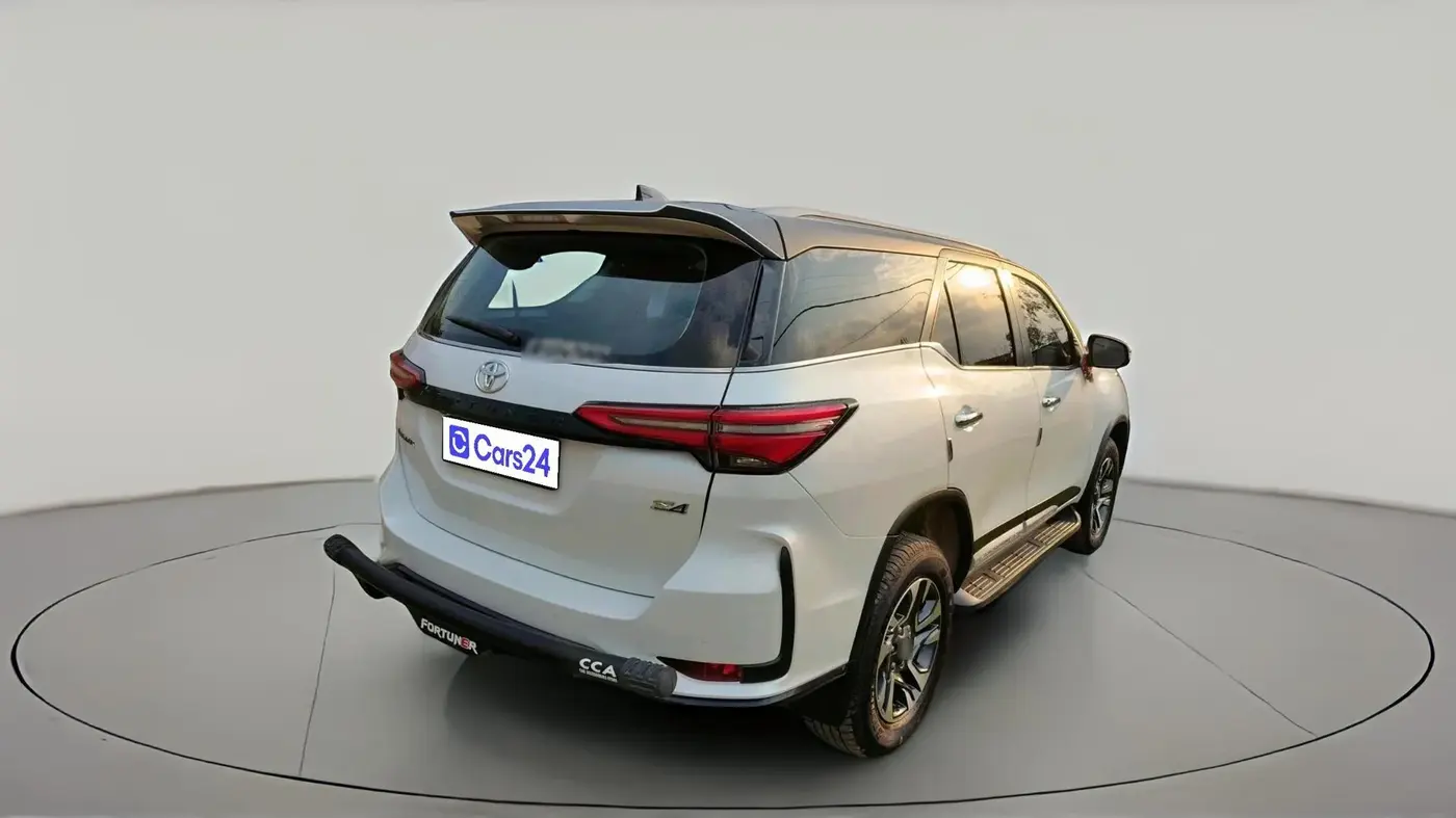 2025 Toyota Fortuner 4X4 AT 2.8 LEGENDER, Diesel, Automatic, 13,867 km, exterior