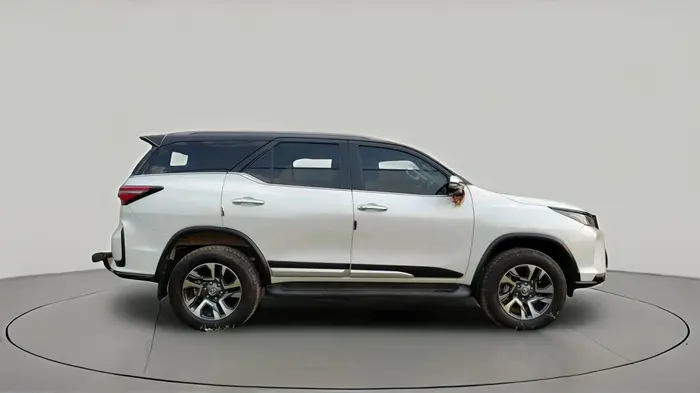 2025 Toyota Fortuner 4X4 AT 2.8 LEGENDER, Diesel, Automatic, 13,867 km, exterior