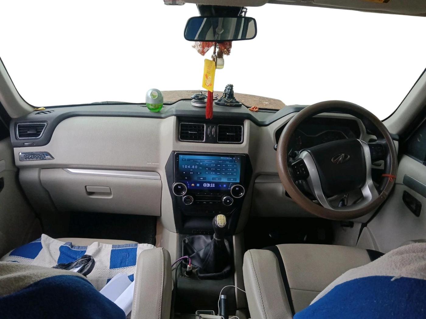 2016 Mahindra Scorpio S10, Diesel, Manual, 1,15,997 km, interior