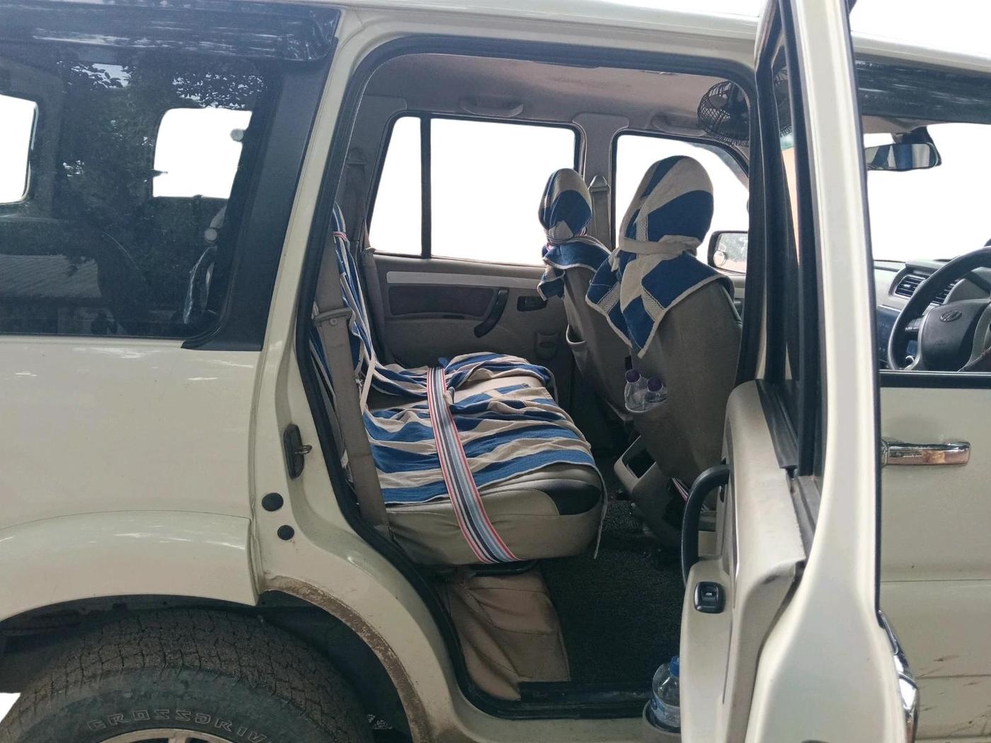 2016 Mahindra Scorpio S10, Diesel, Manual, 1,15,997 km, interior