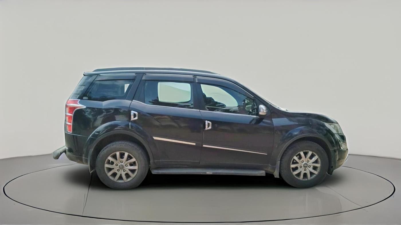 2017 Mahindra XUV500 W10, Diesel, Manual, 1,55,039 km, exterior