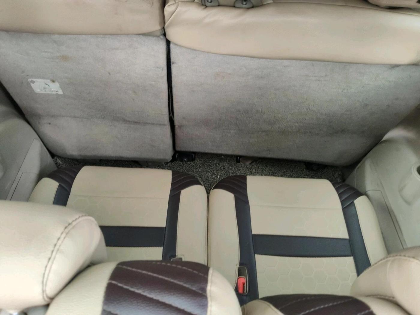2017 Mahindra XUV500 W10, Diesel, Manual, 1,55,039 km, interior