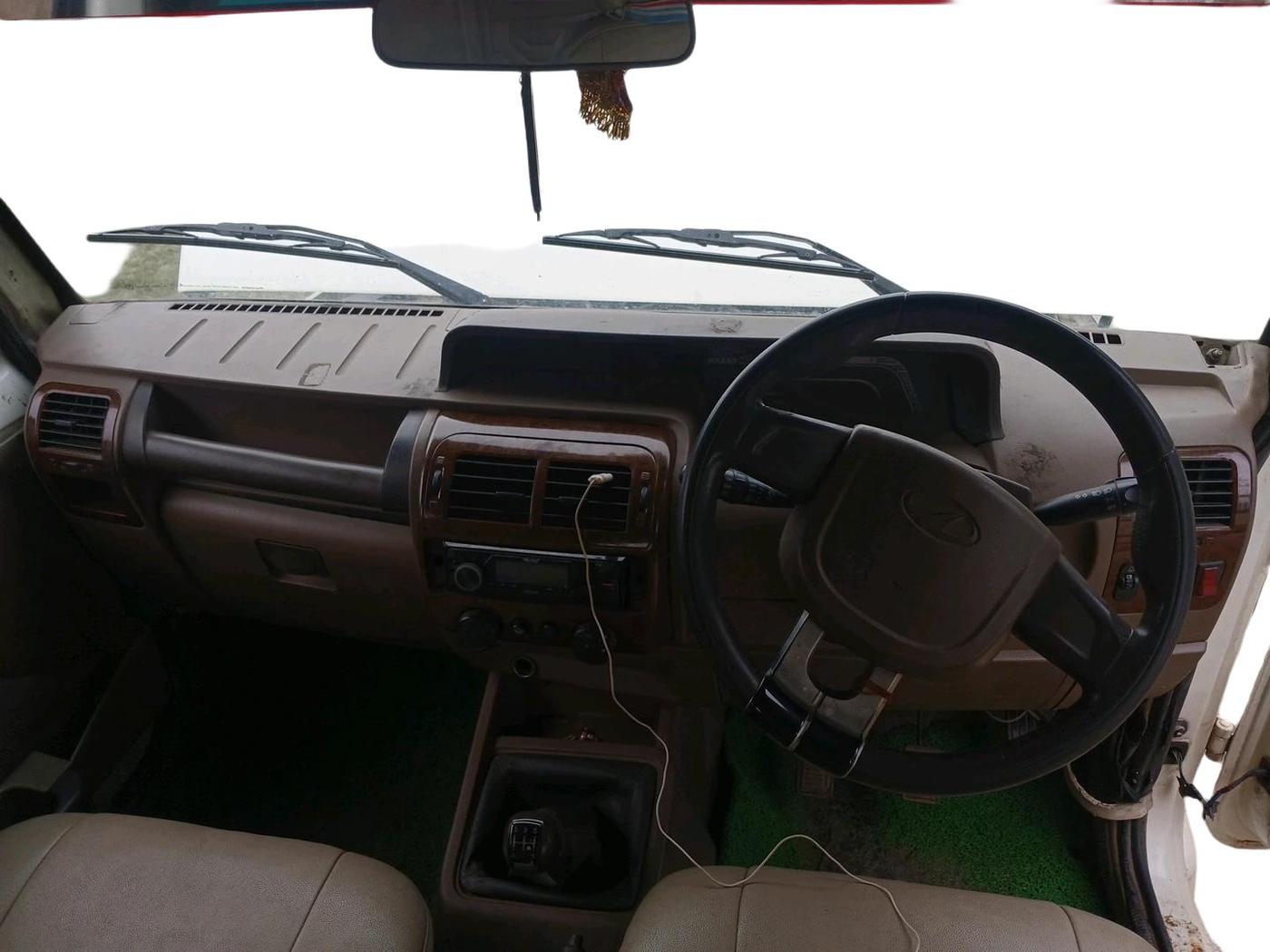2013 Mahindra Bolero SLX BS-III, Diesel, Manual, 3,11,098 km, interior