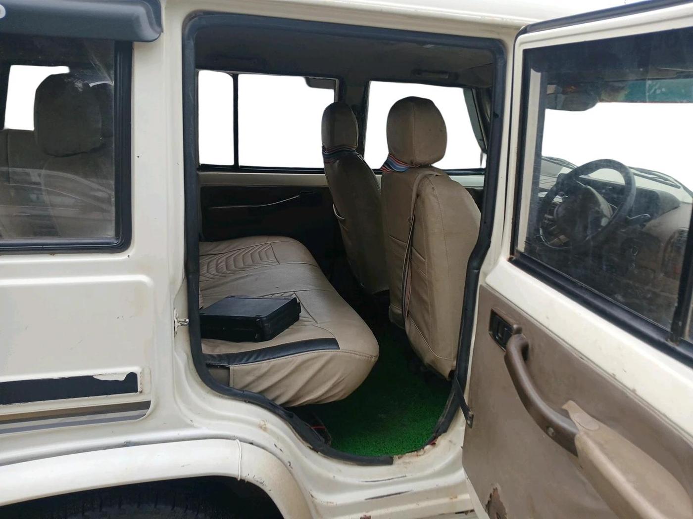 2013 Mahindra Bolero SLX BS-III, Diesel, Manual, 3,11,098 km, interior