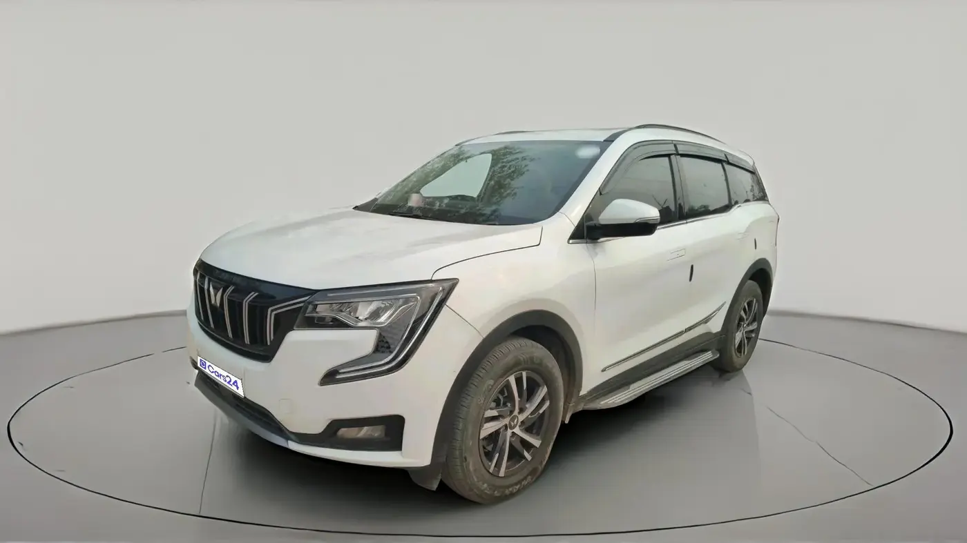 2022 Mahindra XUV700 AX 5 D MT 5 STR, Diesel, Manual, 14,00,000 km, exterior