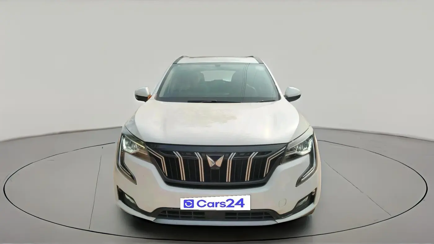 2022 Mahindra XUV700 AX 5 D MT 5 STR, Diesel, Manual, 14,00,000 km, exterior
