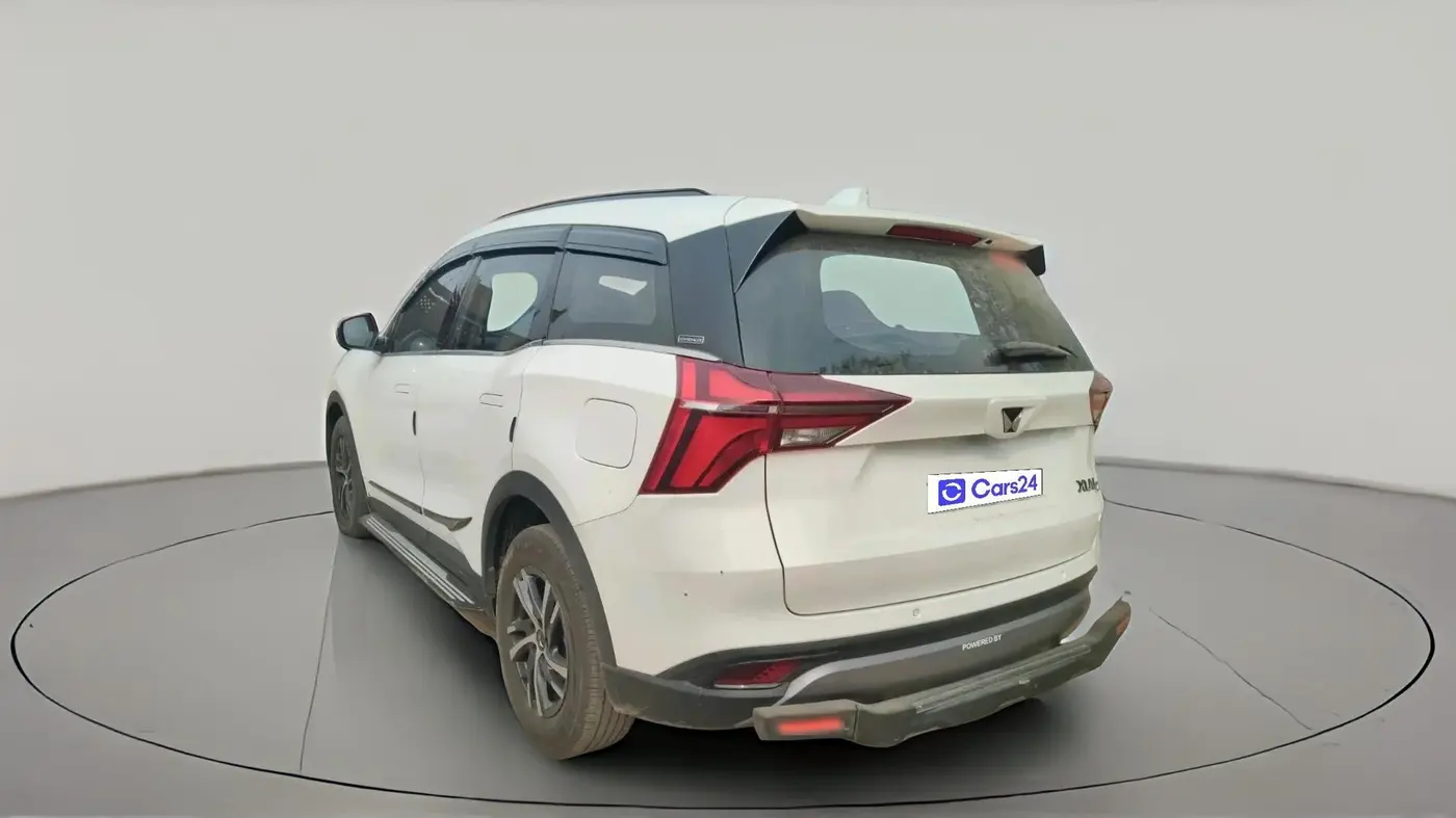 2022 Mahindra XUV700 AX 5 D MT 5 STR, Diesel, Manual, 14,00,000 km, exterior