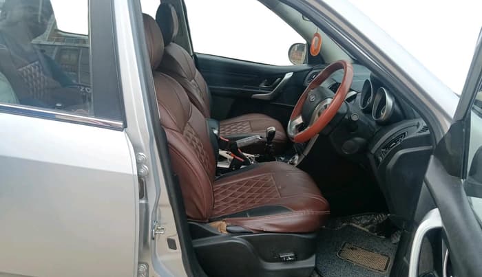 2018 Mahindra XUV500 W11, Diesel, Manual, 1,28,471 km, interior
