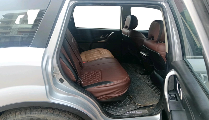 2018 Mahindra XUV500 W11, Diesel, Manual, 1,28,471 km, interior