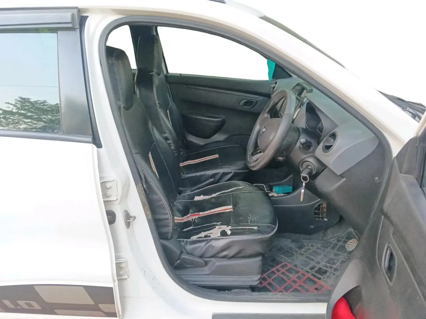 2017 Renault Kwid RXT 1.0 AMT, Petrol, Automatic, 7,942 km, interior