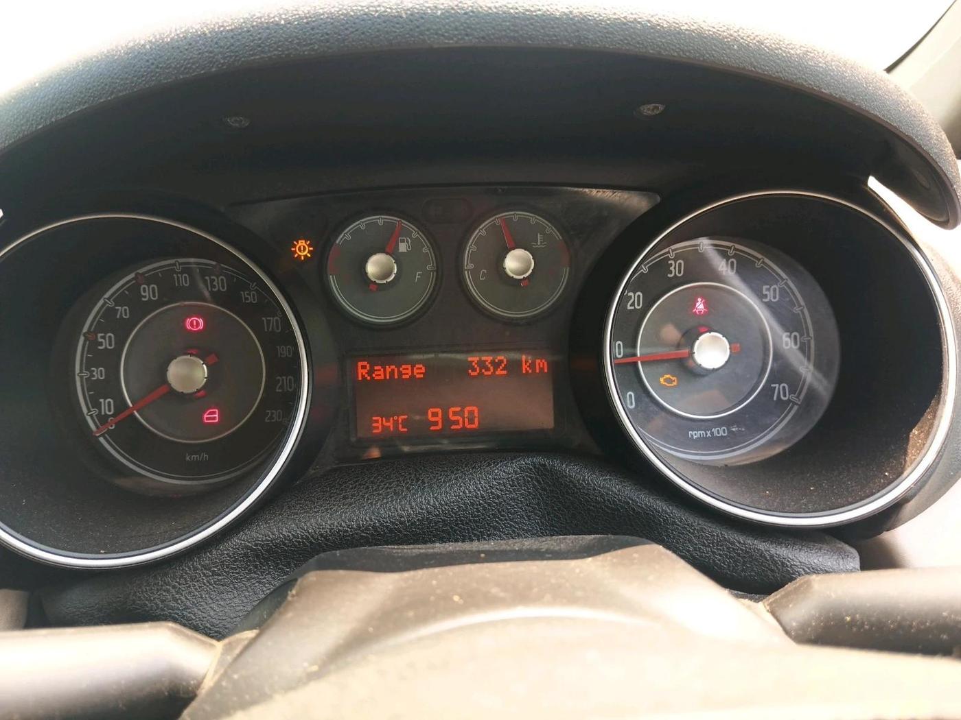 2016 Fiat Linea EMOTION 1.3 L ADVANCED MULTIJET, Diesel, Manual, 57,192 km, interior
