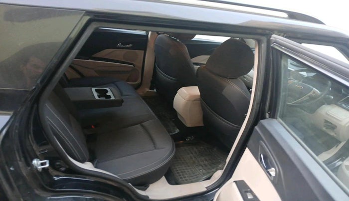 2020 Mahindra XUV300 W8 1.2 PETROL, Petrol, Manual, 19,304 km, interior