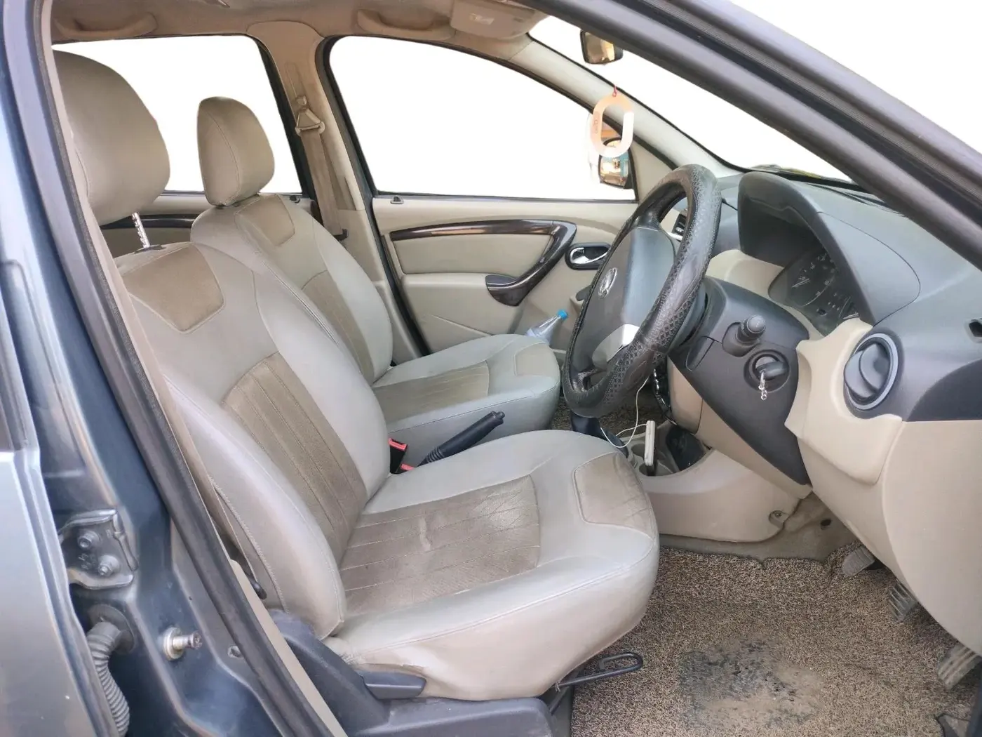 2015 Nissan Terrano XV D THP 110 PS, Diesel, Manual, 2,01,303 km, interior