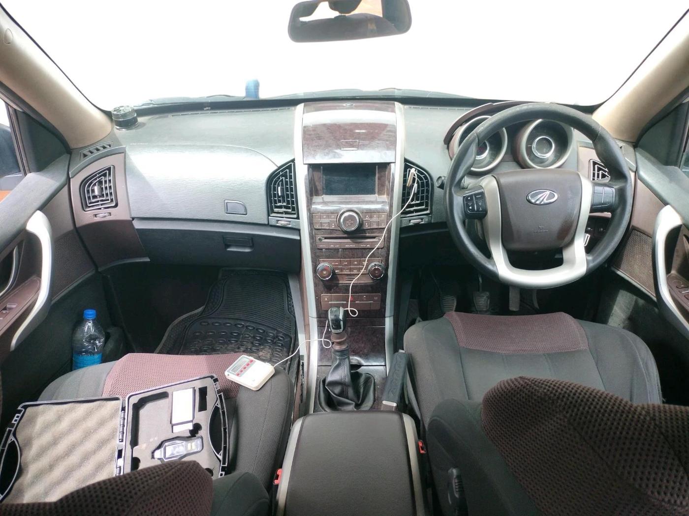 2014 Mahindra XUV500 W6, Diesel, Manual, 1,72,572 km, interior