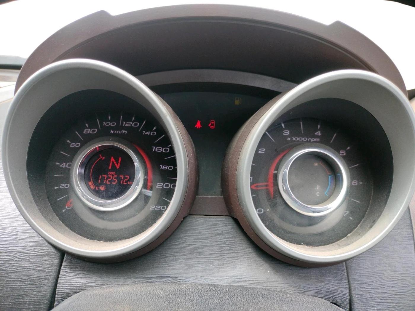 2014 Mahindra XUV500 W6, Diesel, Manual, 1,72,572 km, interior