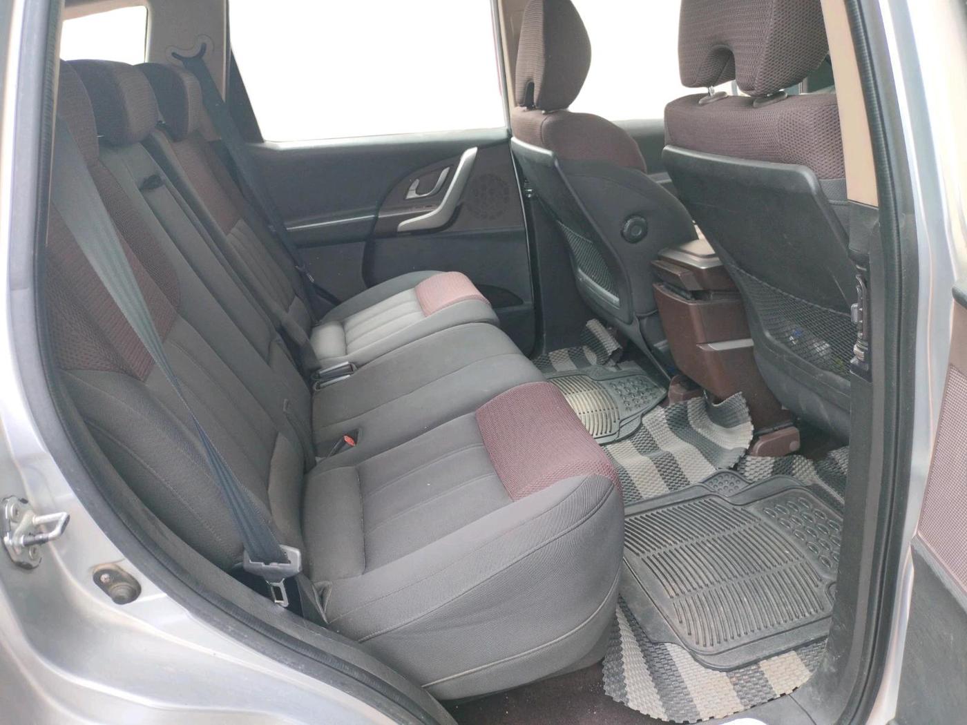 2014 Mahindra XUV500 W6, Diesel, Manual, 1,72,572 km, interior