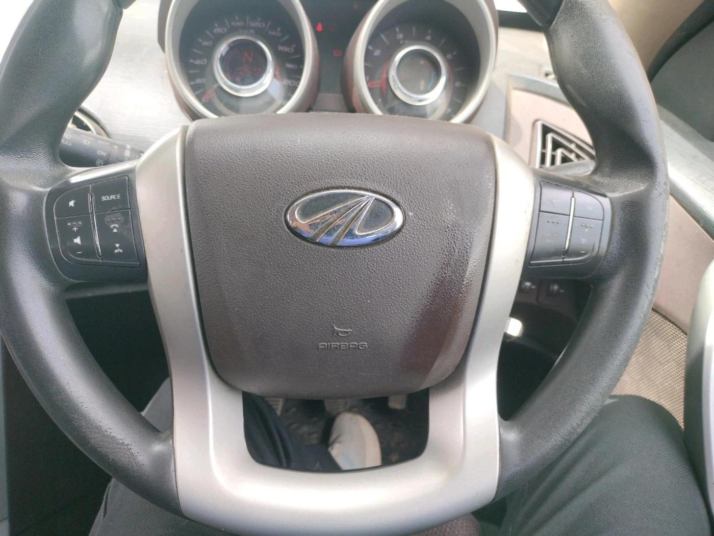 2014 Mahindra XUV500 W6, Diesel, Manual, 1,72,572 km, interior