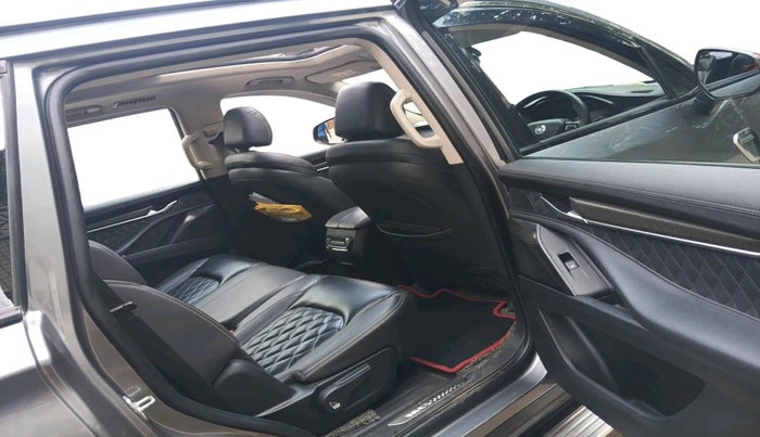 2023 MG GLOSTER BLACKSTORM 7 STR 4X4 TWIN TURBO 2.0, Diesel, Automatic, 39,629 km, interior
