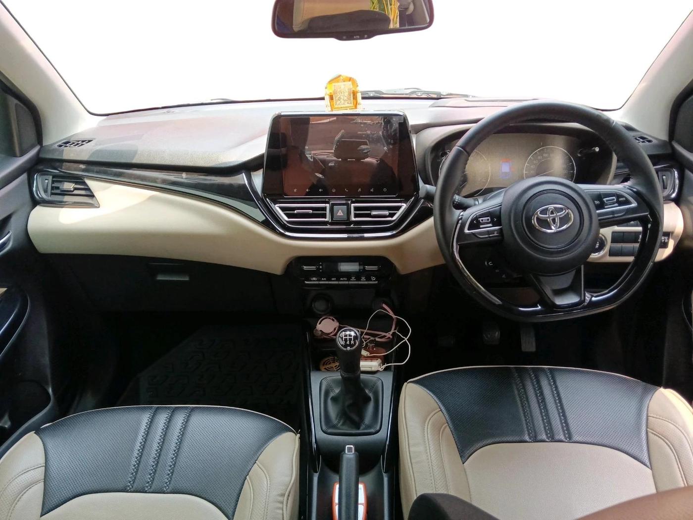 2023 Toyota Glanza V, Petrol, Manual, 4,280 km, interior