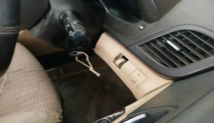 2012 Hyundai Verna FLUIDIC 1.6 VTVT SX, Petrol, Manual, 35,913 km, interior