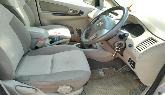 2012 Toyota Innova 2.5 VX 7 STR, Diesel, Manual, 66,736 km, interior