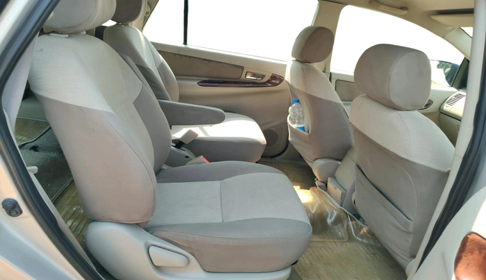 2012 Toyota Innova 2.5 VX 7 STR, Diesel, Manual, 66,736 km, interior